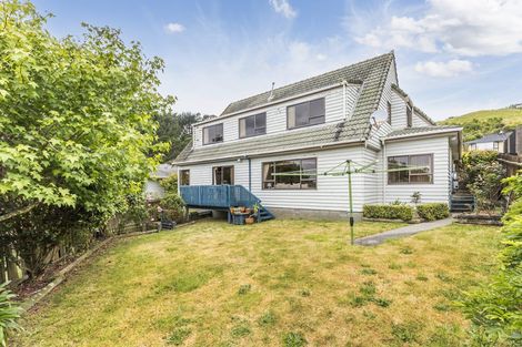 Photo of property in 64 Woodman Drive, Tawa, Wellington, 5028