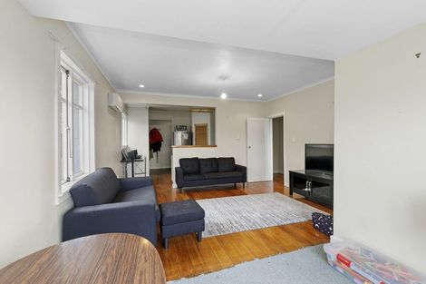Photo of property in 33 Woodvale Grove, Fairfield, Lower Hutt, 5011
