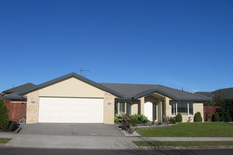 Photo of property in 18 Newbliss Crescent, East Tamaki Heights, Auckland, 2016