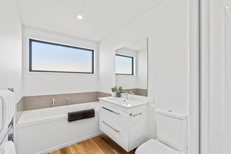 Photo of property in 12 Wheat Street, Jacks Point, Queenstown, 9371