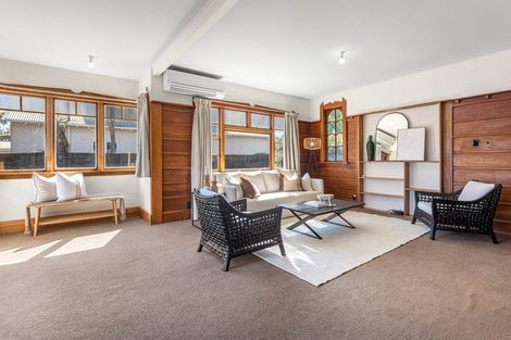Photo of property in 35 Wilsons Road, Saint Martins, Christchurch, 8022