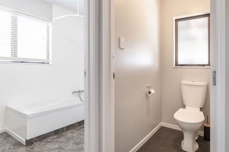 Photo of property in 6a Perrin Place, Kelvin Grove, Palmerston North, 4414