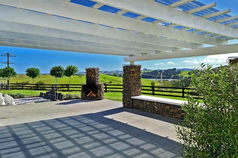 Photo of property in 7 Mountain Road, Kaiwaka, Maungaturoto, 0587