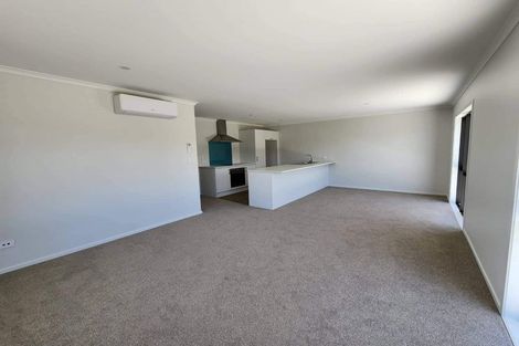 Photo of property in 6 Cross Street, Castlecliff, Wanganui, 4501