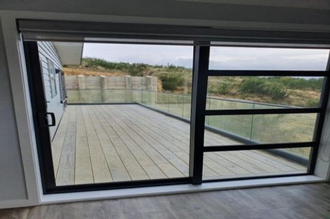 Photo of property in 9a Grumman Lane, Newlands, Wellington, 6037