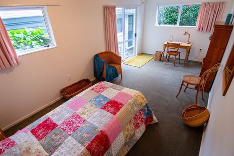 Photo of property in 11 Karaka Grove, Waikanae, 5036