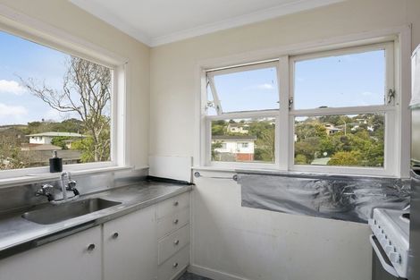 Photo of property in 179 Newlands Road, Newlands, Wellington, 6037