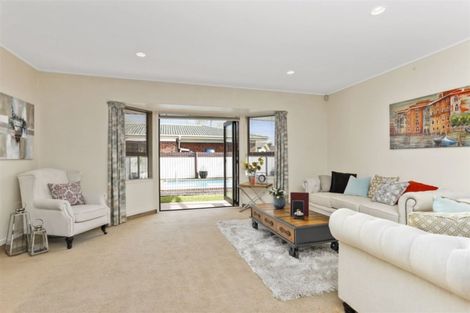 Photo of property in 17 Frank Evans Place, Henderson, Auckland, 0610