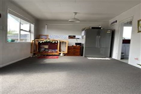Photo of property in 16 Temuri Place, Glendene, Auckland, 0602