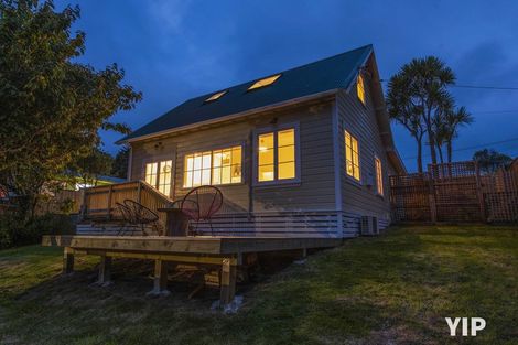 Photo of property in 11 Lyndfield Lane, Newlands, Wellington, 6037