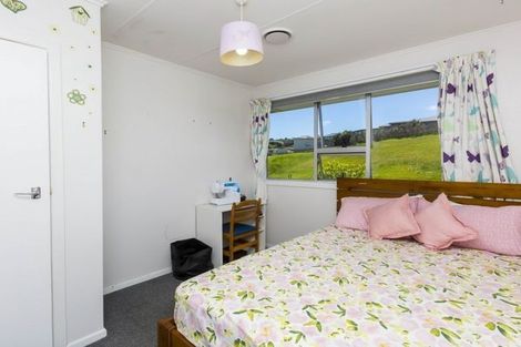Photo of property in 51 Blueberry Grove, Timberlea, Upper Hutt, 5018