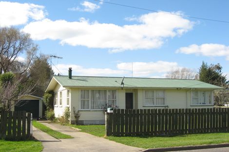 Photo of property in 42 Flower Street, Bulls, 4818