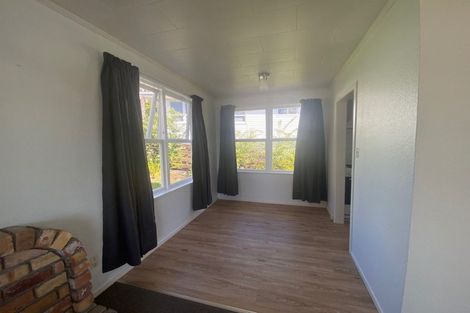 Photo of property in 8 Silver Birch Rise, Henderson, Auckland, 0612