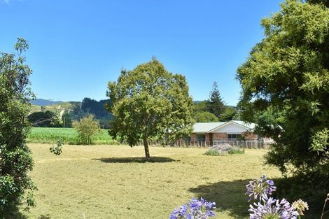 Photo of property in 37 Waikawa Beach Road, Manakau, Levin, 5573
