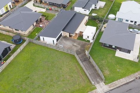 Photo of property in 6 Kingi Te Ahoaho Place, Otaki, 5512