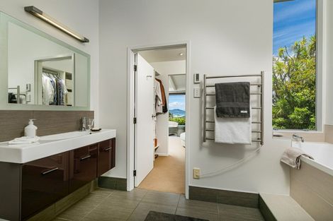 Photo of property in 25 Parr Terrace, Castor Bay, Auckland, 0620