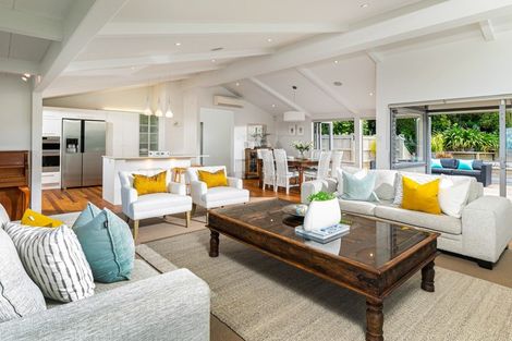 Photo of property in 25 Parr Terrace, Castor Bay, Auckland, 0620