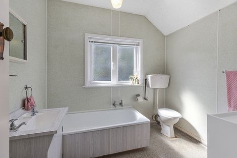 Photo of property in 17 Tamar Street, Island Bay, Wellington, 6023