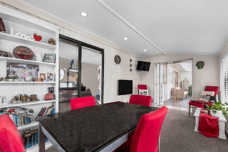 Photo of property in 9 Le Havre Place, Takanini, 2112