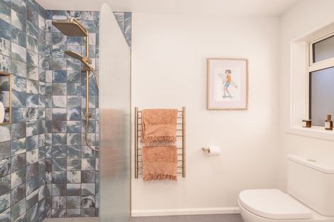 Photo of property in 6 Laing Crescent, Heathcote Valley, Christchurch, 8022