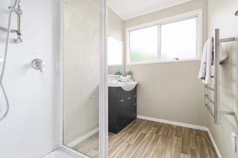 Photo of property in 3 Kilcar Place, Massey, Auckland, 0614