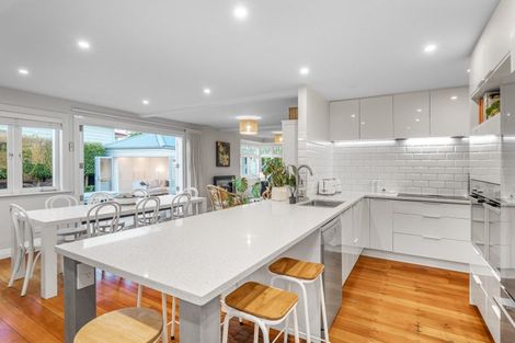 Photo of property in 9a North Avenue, Narrow Neck, Auckland, 0624