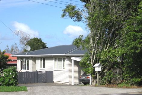 Photo of property in 99 Hobsonville Road, West Harbour, Auckland, 0618