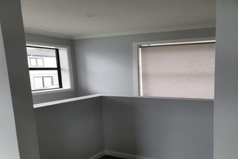 Photo of property in 9a Grumman Lane, Newlands, Wellington, 6037