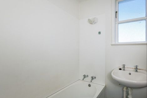 Photo of property in 18 Goldsmith Crescent, Levin, 5510