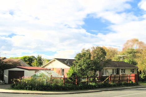 Photo of property in 6b Sunbrae Drive, Silverstream, Upper Hutt, 5019