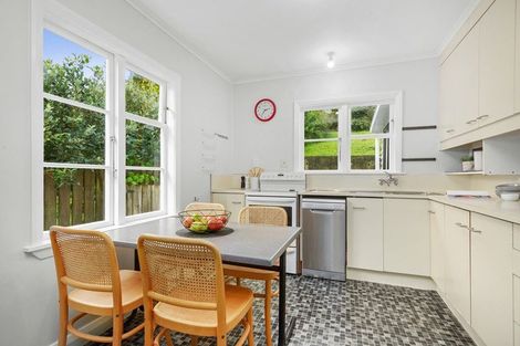 Photo of property in 15 Ngatitoa Street, Tawa, Wellington, 5028