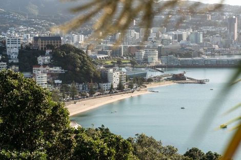 Photo of property in 37 The Crescent, Roseneath, Wellington, 6011