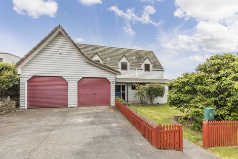 Photo of property in 64 Woodman Drive, Tawa, Wellington, 5028