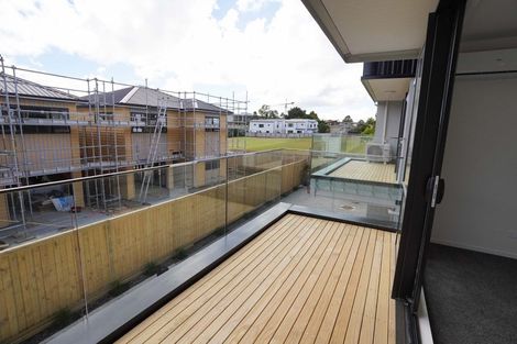 Photo of property in 4/19 Kingdale Road, Henderson, Auckland, 0610