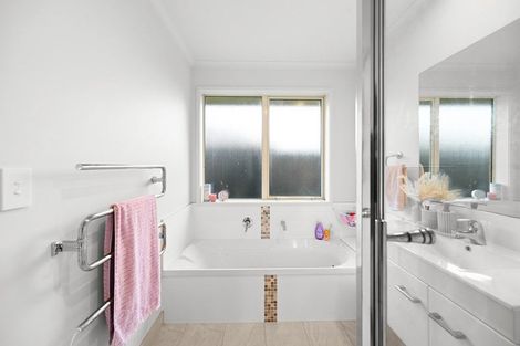 Photo of property in 22 Ladeira Place, Fitzroy, Hamilton, 3206