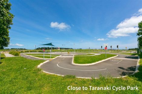 Photo of property in 15 Camellia Avenue, Bell Block, New Plymouth, 4312