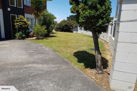 Photo of property in 22 Hartley Terrace, Massey, Auckland, 0614