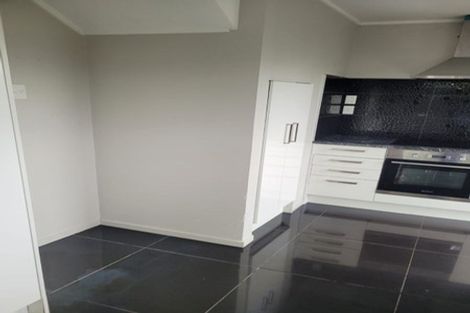 Photo of property in 15 Tiki Street, New Lynn, Auckland, 0600