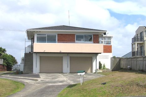 Photo of property in 2/174 East Coast Road, Forrest Hill, Auckland, 0620