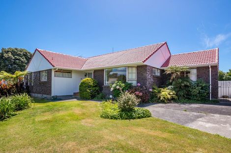 Photo of property in 16 Richmond Avenue, Waikanae, 5036
