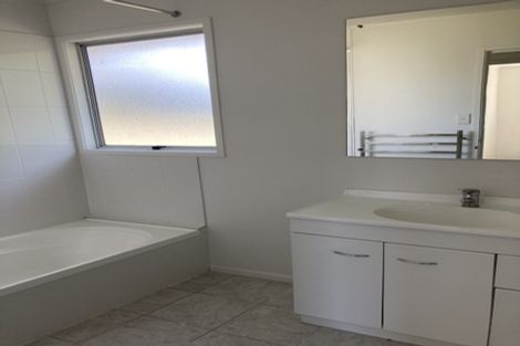 Photo of property in 7 Andros Place, Unsworth Heights, Auckland, 0632