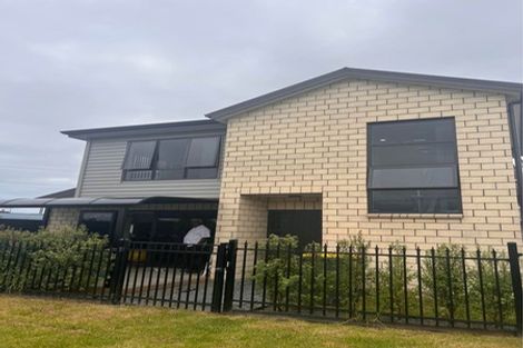 Photo of property in 62 Lincoln Park Avenue, Massey, Auckland, 0614