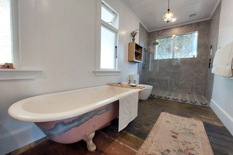 Photo of property in 20 Mcfarlane Street, Oakura, 4314