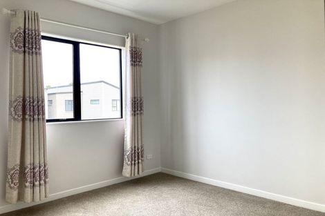 Photo of property in 32 Pilot Drive, Hobsonville, Auckland, 0616