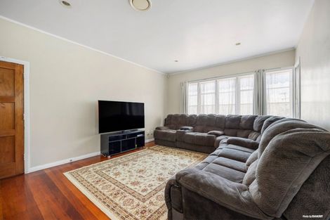 Photo of property in 2/27 Hillcrest Road, Papatoetoe, Auckland, 2025