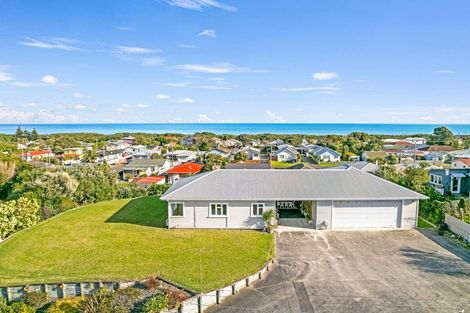 Photo of property in 153 Cornfoot Street, Castlecliff, Whanganui, 4501