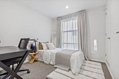 Photo of property in 33 Tokai Place, Glen Eden, 0602