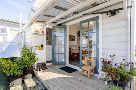 Photo of property in 28 Fox Street, Woodville, 4920