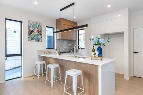 Photo of property in 7a Buisson Glade, West Harbour, 0618