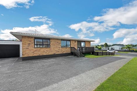 Photo of property in 44a Edgewater Parade, Waiuku, 2123